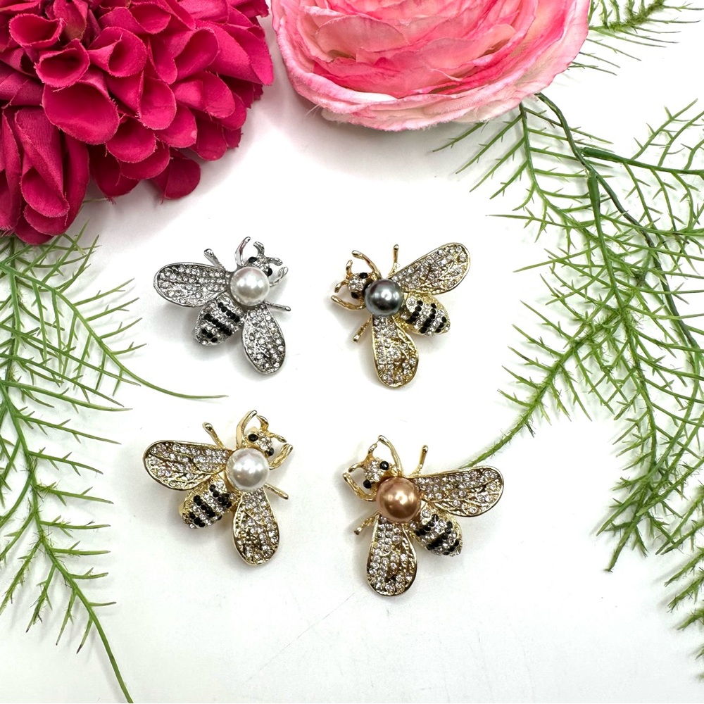 NEW⚜️Bumble Bee Crystal Embellished Brooch - Picture 6 of 6